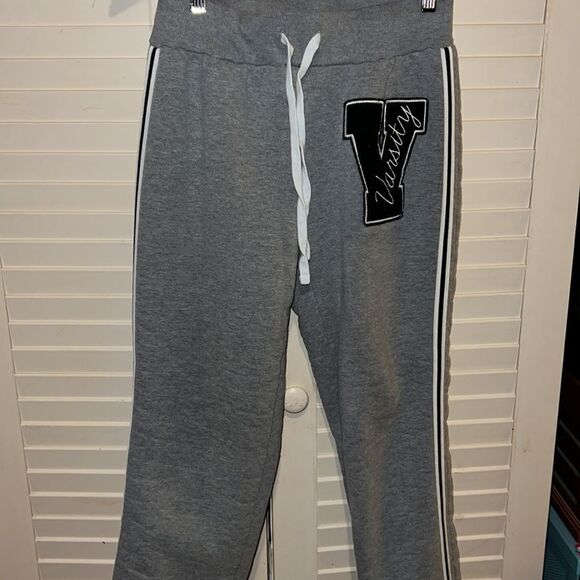 Women’s size medium varsity sweats - Picture 1 of 4